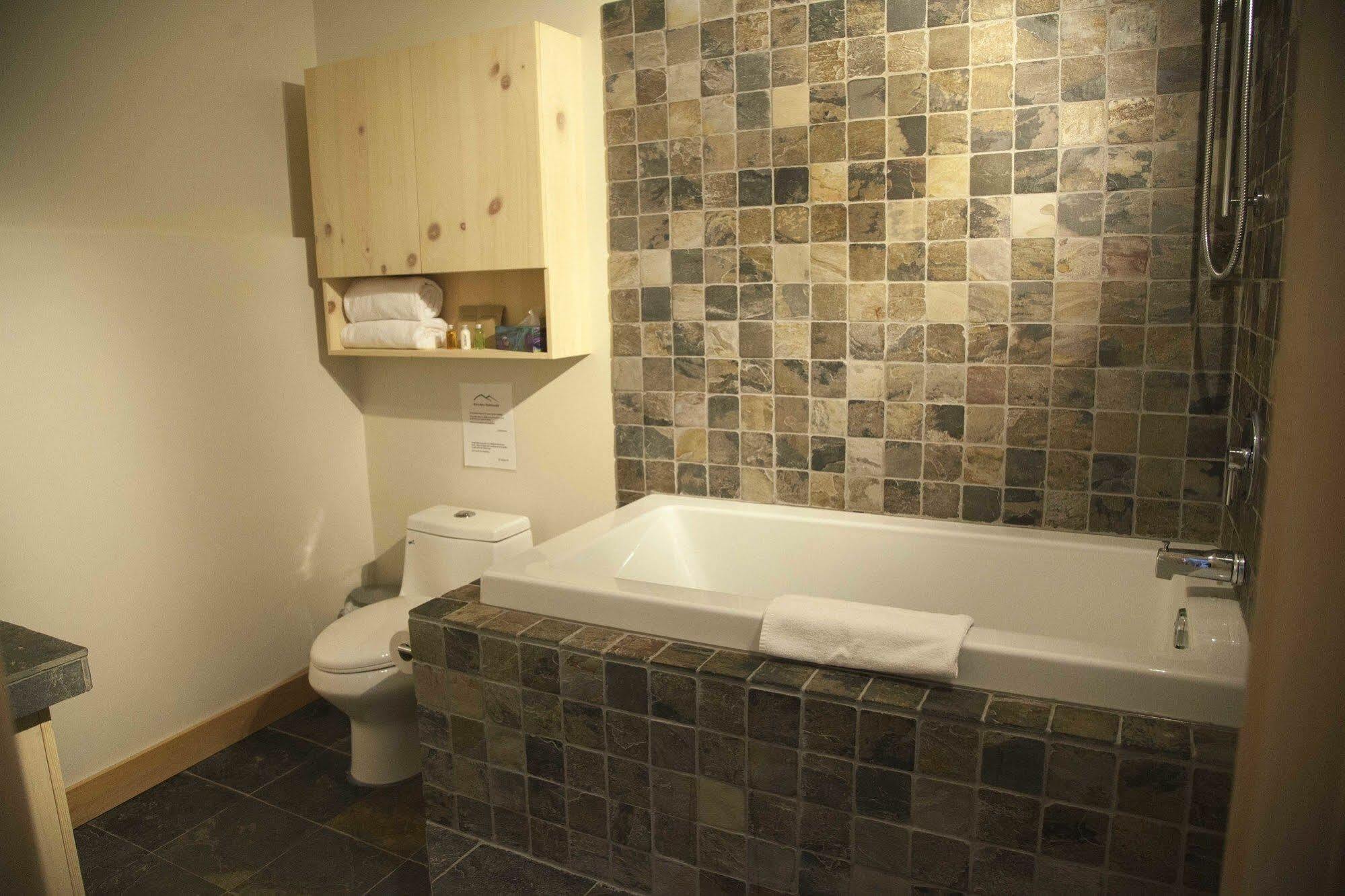Eco Spa Highland Grenville-Sur-La-Rouge Exteriör bild